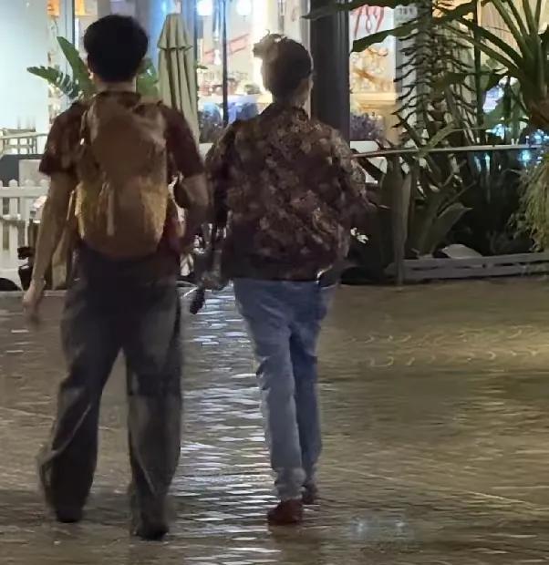 你绝对想不到，谢霆锋大儿子谢振轩在澳洲露面，网友眼尖发现他这身高恐怕没到1米7！