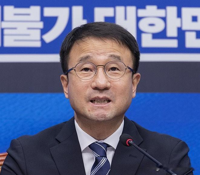 7月31日，韩国共同民主党正式提名检察出身的崔吉秀律师为本党特别监察官推荐人选。