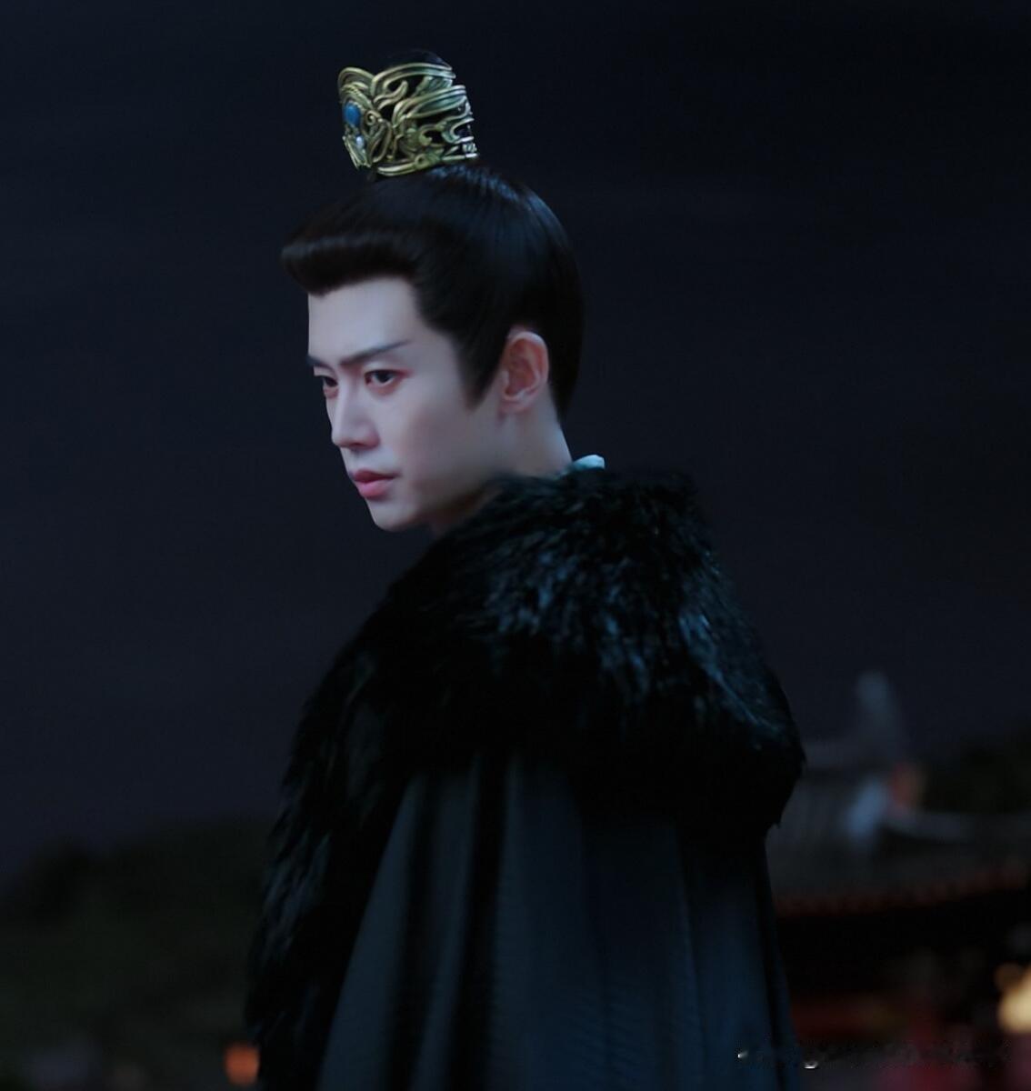 任嘉伦饰演的萧焕，直接让《凤凰台上》质感升级，看剧时满是强烈反差——有他的戏份是