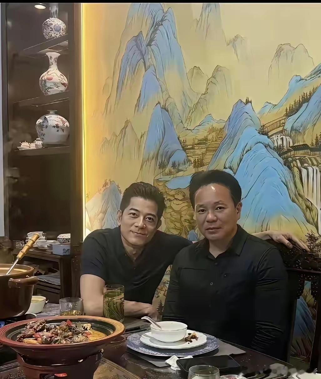 方媛竟然还有个这么厉害的舅舅，一直以为方媛家世普通，没想到她的舅舅这么有钱，方媛