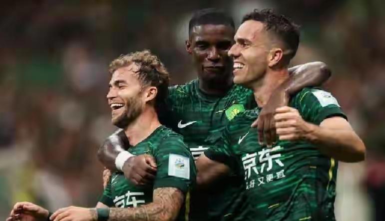 还没夺冠就提前开香槟了？北京国安发布足协杯决赛版球衣。据足球博主“G_life