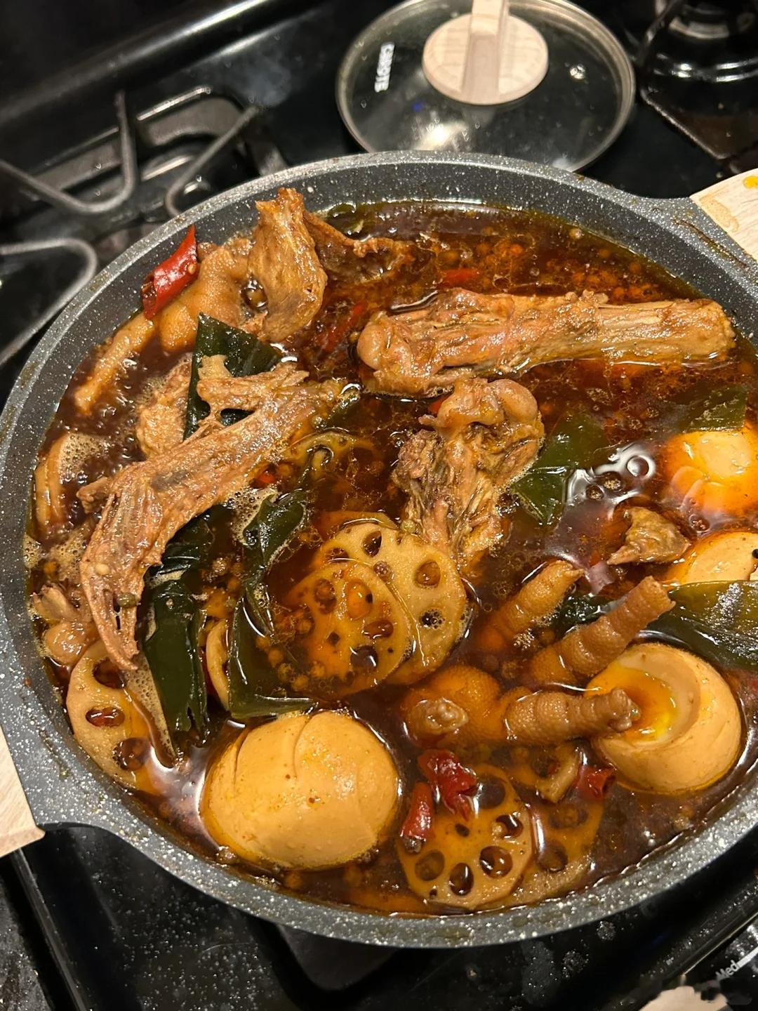 欠大家的辣卤教程来咯，以前卤过很多次鸭货，基本上都不怎么麻辣，只有卤味，这次换了