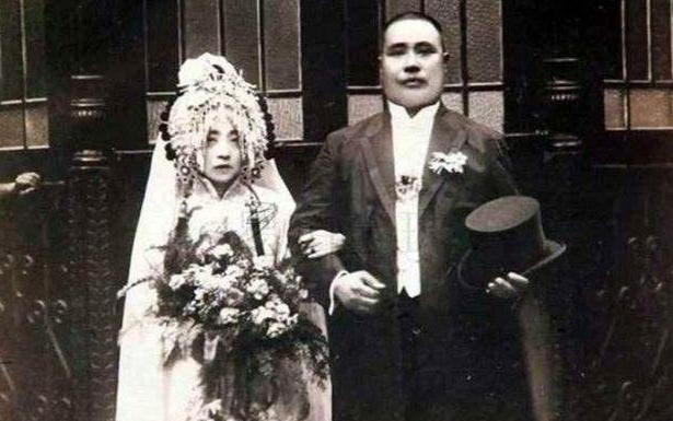 1918年6月20日，上海某处大礼堂里宾客济济。新郎是民国参议院议员魏斯
