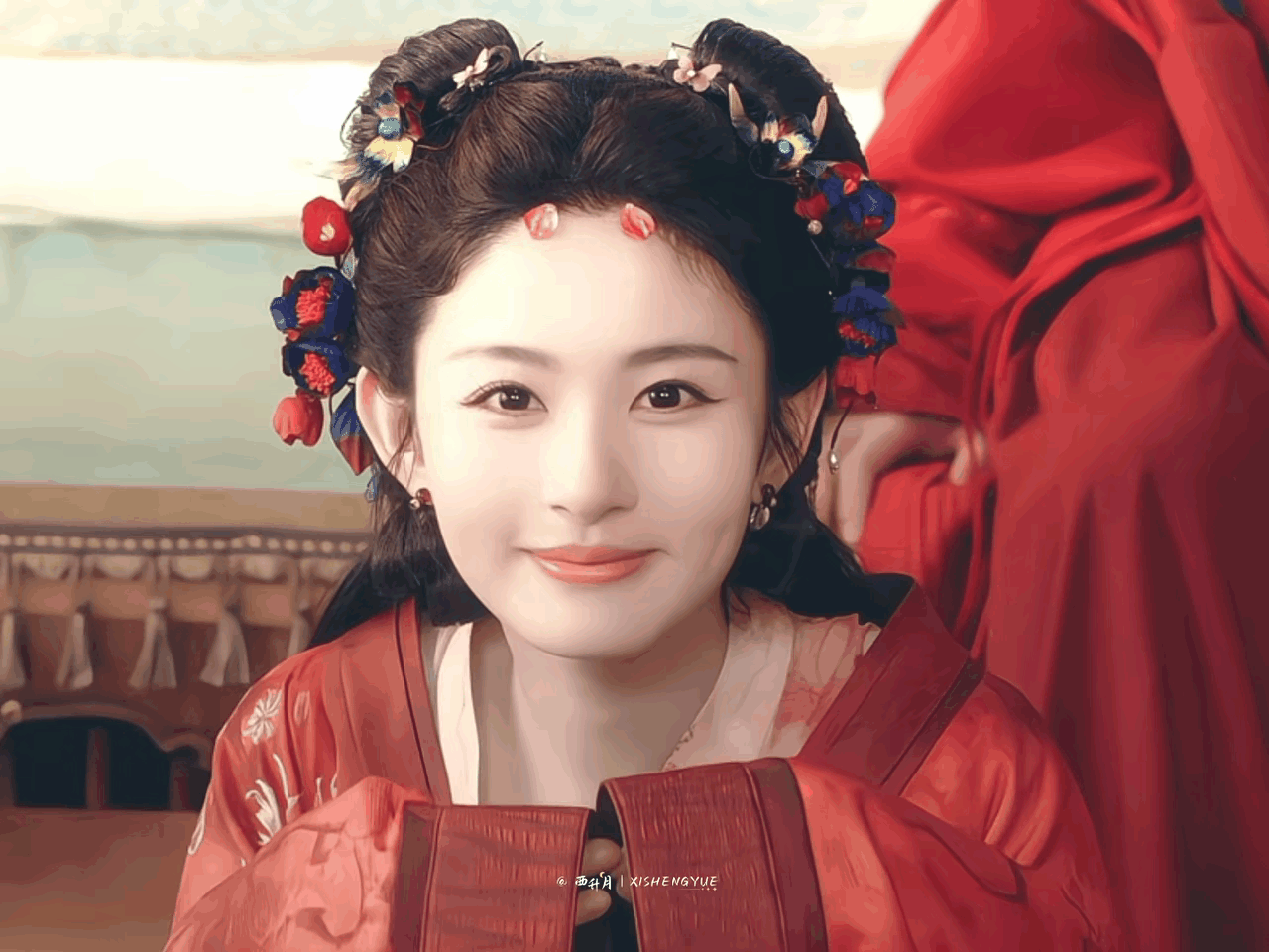 虽然杨幂和赵丽颖都演过于正的戏，但她们成为顶流跟于正没有什么关系，真正靠于正捧火