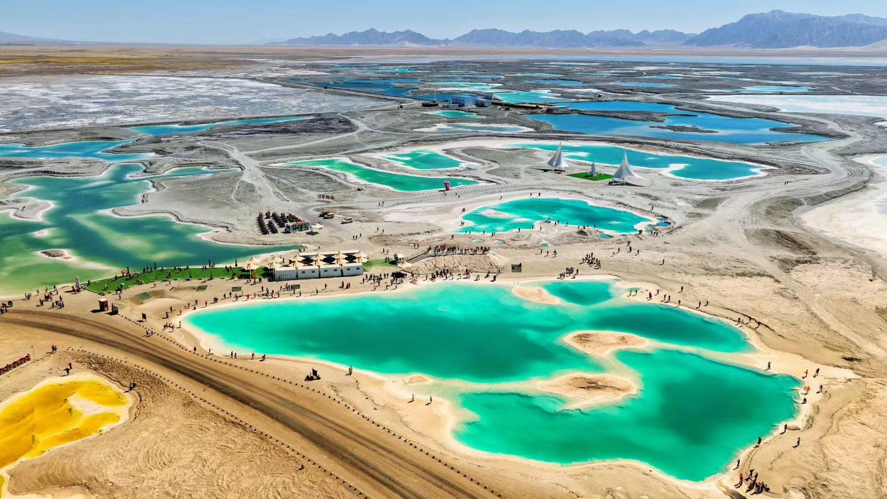 网友感慨:“很多父母自己没什么本事，稀里糊涂把你生下来，给了你一张丑脸，一颗猪