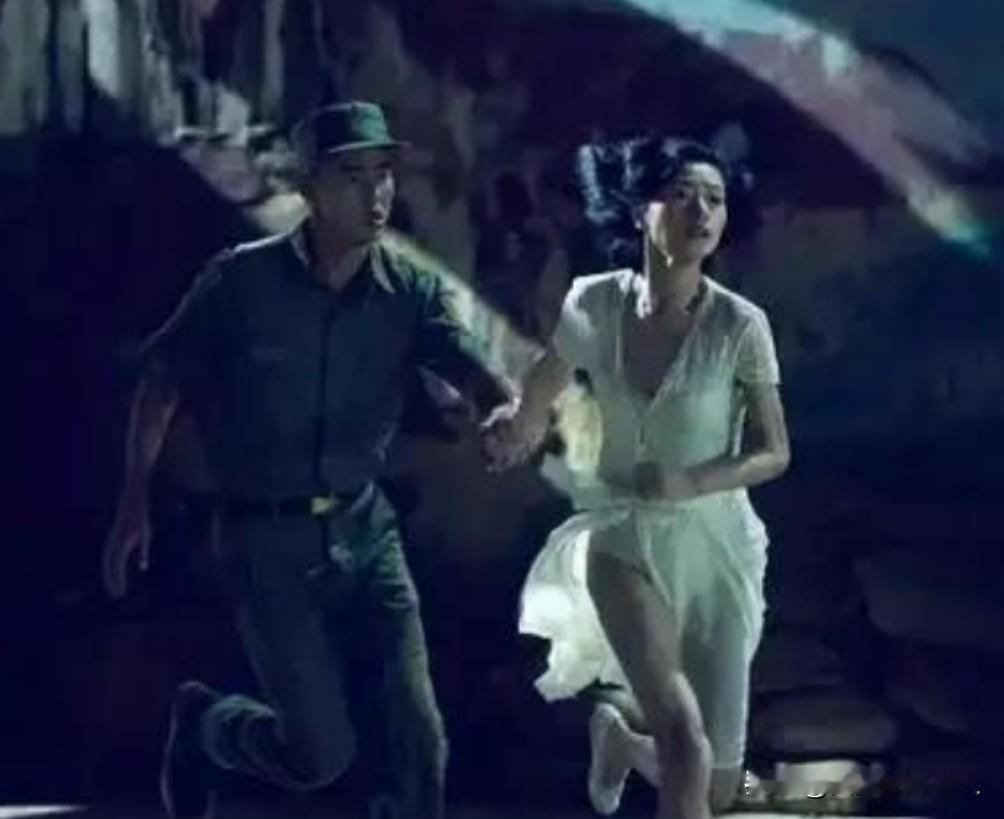 1949年，蒋介石带着60万大军败逃台湾，其中大部分都是没成婚的年轻人，为了解决