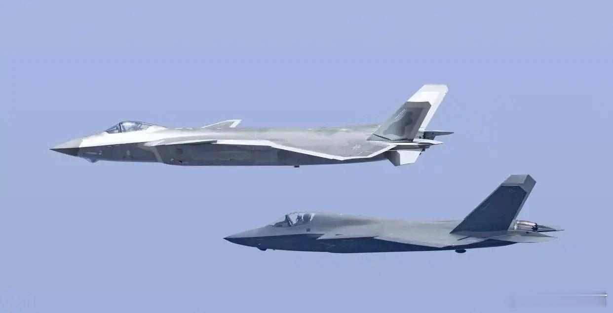 全球首支双五代机混编部队曝光！歼-35让美国F-35再也不敢嚣张！2025年7