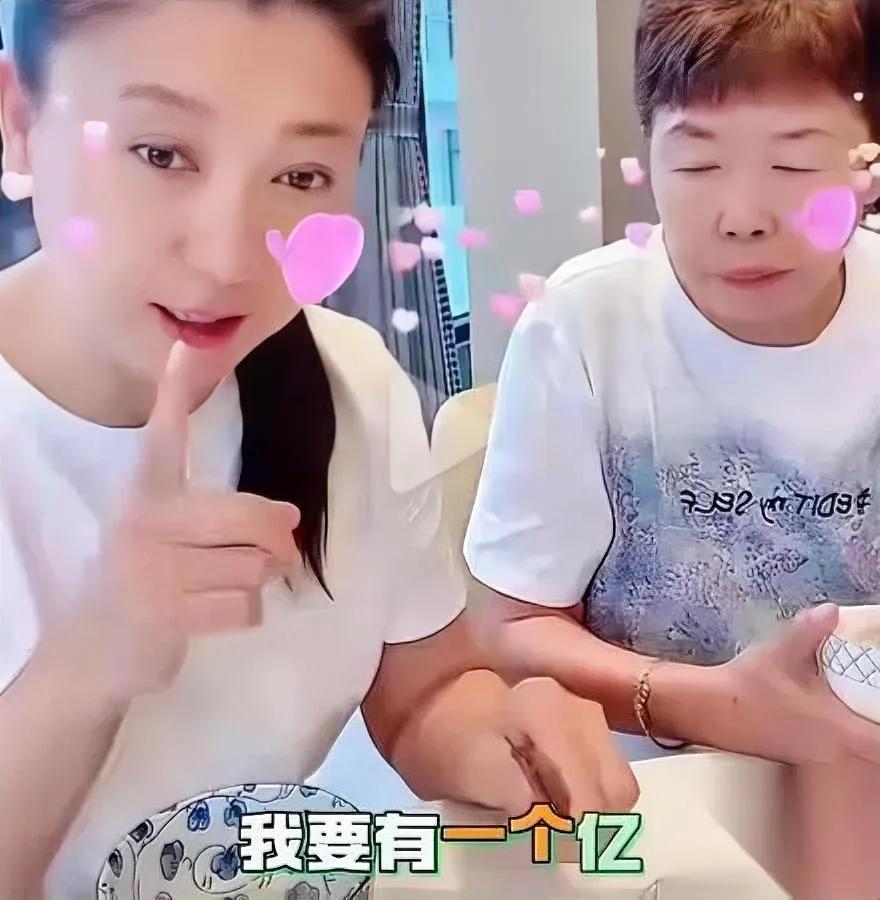 闫学晶被官媒点名了原因让明星圈都沉默公众人物的“忘本病”该治治了！现在有