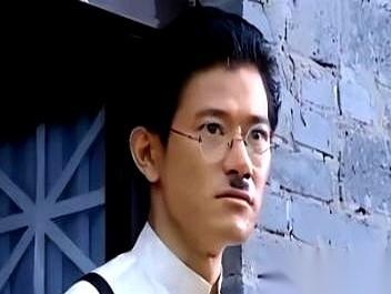 说到矢野浩二，这个日本演员，在中国吃了20多年饭，娶了重庆媳妇，让女儿入了中国籍