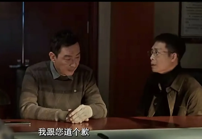 《以法之名》我的天呐，洪亮真是调查组的沟通天才，他和谢鸿飞的这段对话，足以