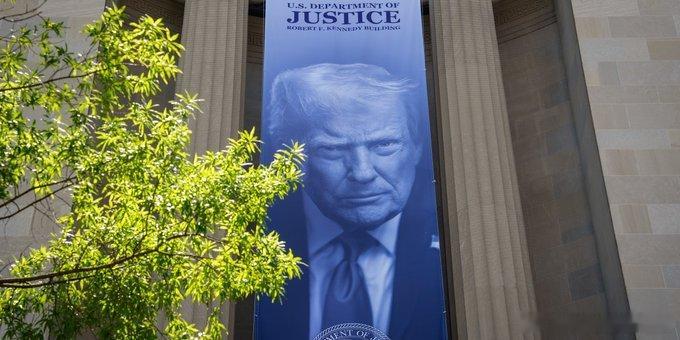 独家：白宫高层幕僚在讨论是否应在参院共和党人强烈反应后，撤销特朗普总统18亿美元