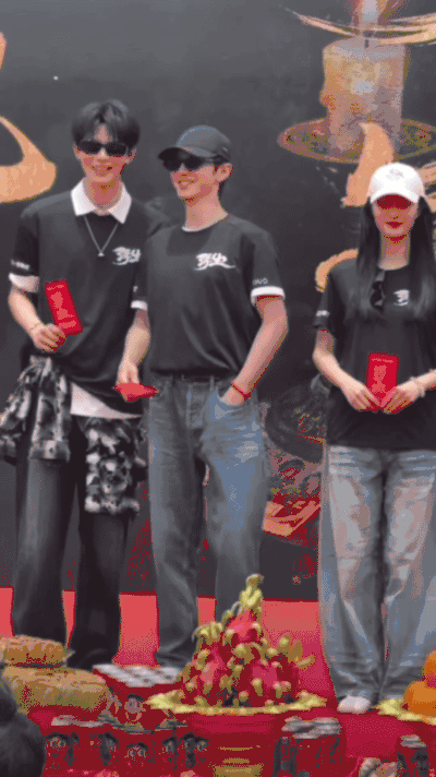男二把男主逼得穿上了12cm增高鞋陈哲远不甘示弱地踩上了高跷🤣🤣🤣