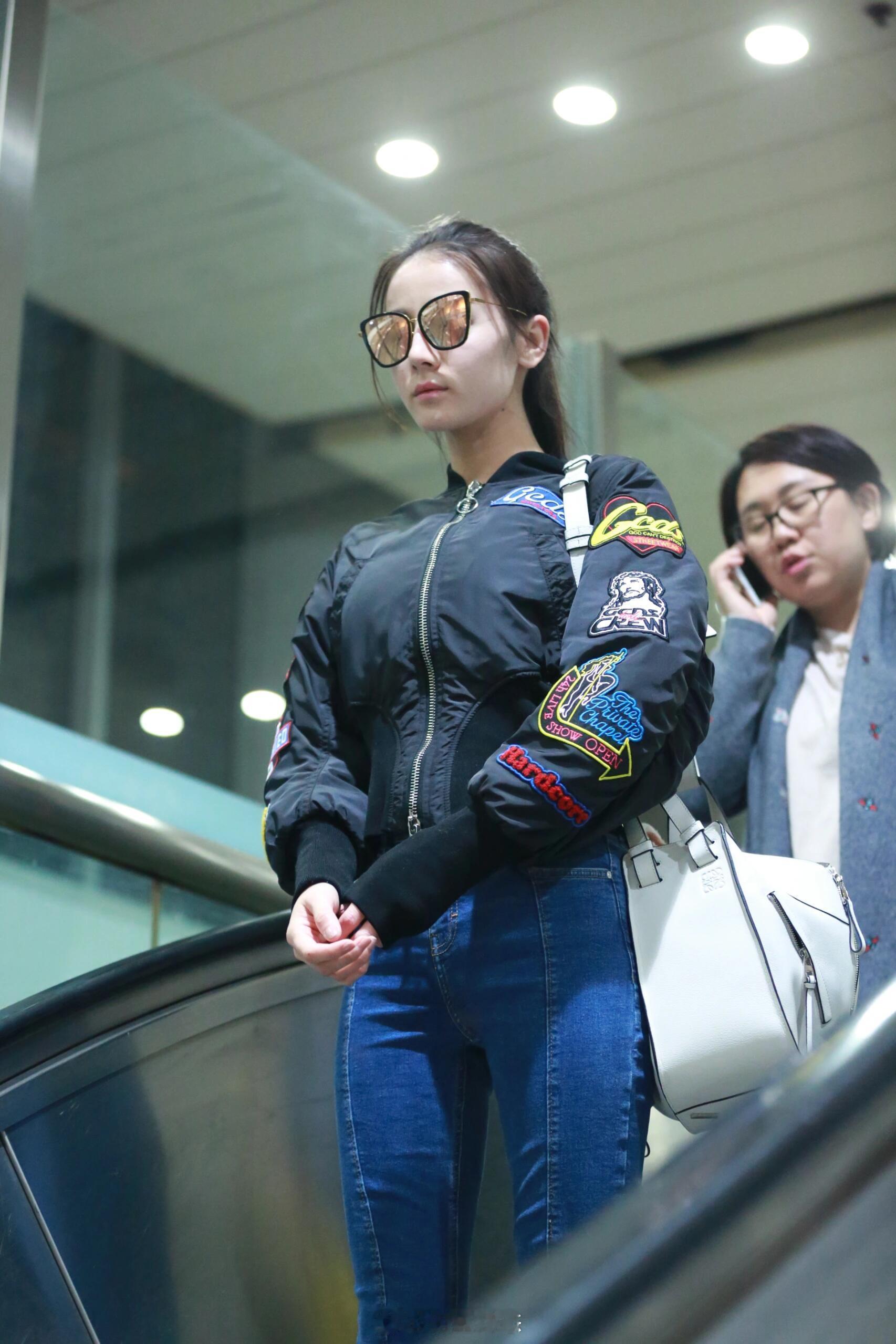 迪丽热巴是不是换服装师了