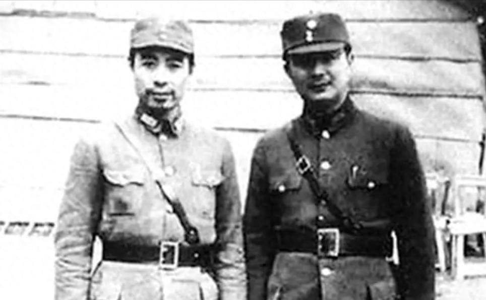 陈赓草拟作战报告，请叶帅过目，叶帅皱眉：“我的名字怎能排在你前面？”人民解放
