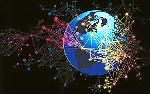 大数据的定义 大数据(big data),指无法在一定时间范围内用常规软件工具进行捕捉、管理和处理的数据集合,是需要新处理模式才能具有更强的决策力、洞察发现力和流程优化能力的海量、高增长率和多样化的信息资产。 大数据是一个笼统的概念暂未发现和准确的定义。 大数据的核心是利用数据的价值,机器学习是利用数据价值的关键技术,对于大数据而言,机器学习是不可或缺的。