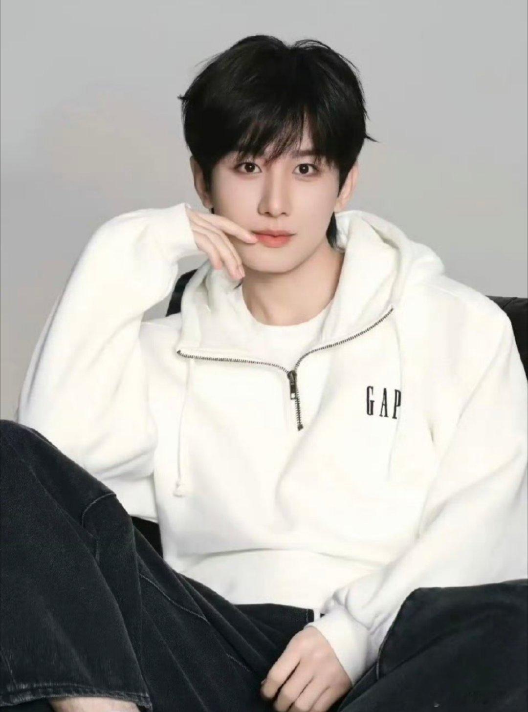 成毅离开欢瑞后，能不能变得更好呢？这事儿还挺让人期待的。回头看看欢瑞以前的艺人，