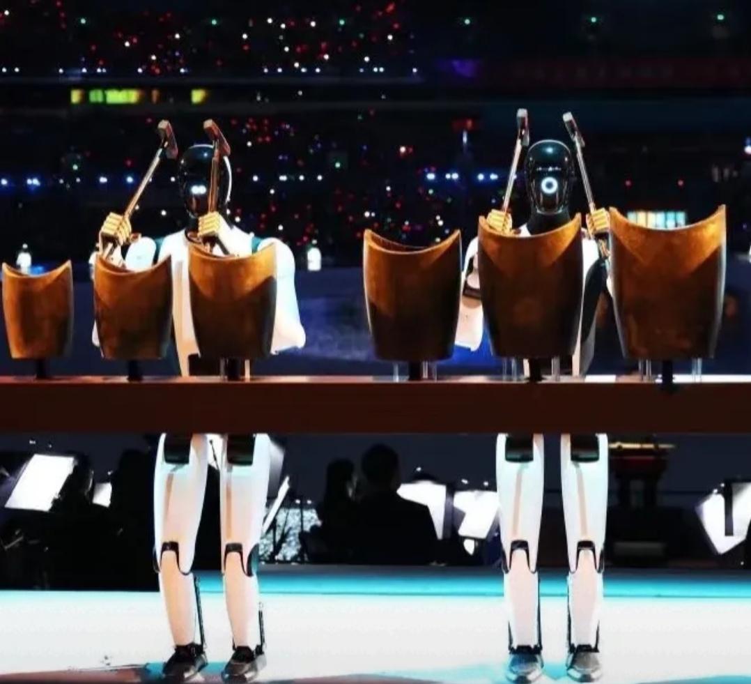 全运会开幕式我算是看明白了，大咖都得给机器人当背景板！蹲直播时，我跟弹幕里