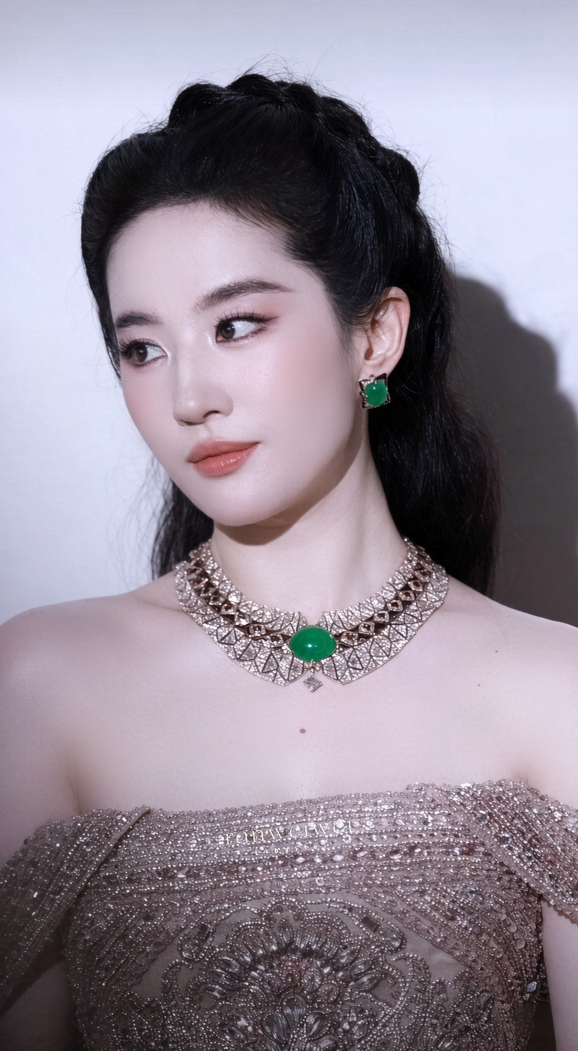 𝐁𝐕𝐋𝐆𝐀𝐑𝐈*美你一跳又一跳！✨刘亦菲脸比珠宝还闪✨刘亦菲满钻