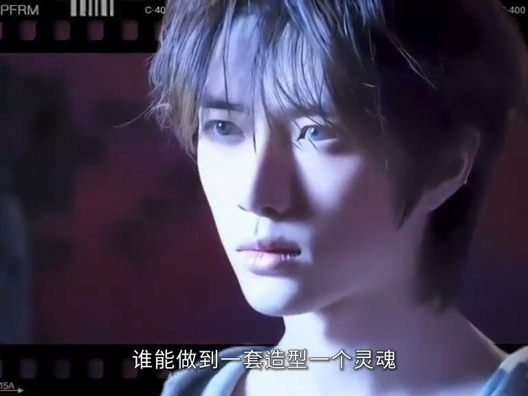 崔杋圭：收起羽翼，秒变摇滚狂想曲的主奏者，时尚人格在锋利与柔光间劈开一道惊艳裂痕