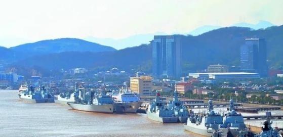 美国最头疼的不是我们的055大驱，也不是刚刚试飞的六代机，而是中国隐藏的巨大战争