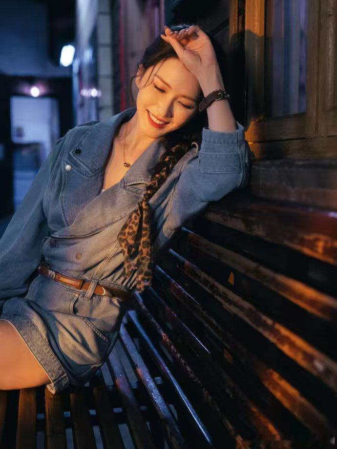 徐洁儿在努力提升网速了乘风2026这般真诚宠粉谁不爱，徐洁儿认真提升网速学习潮