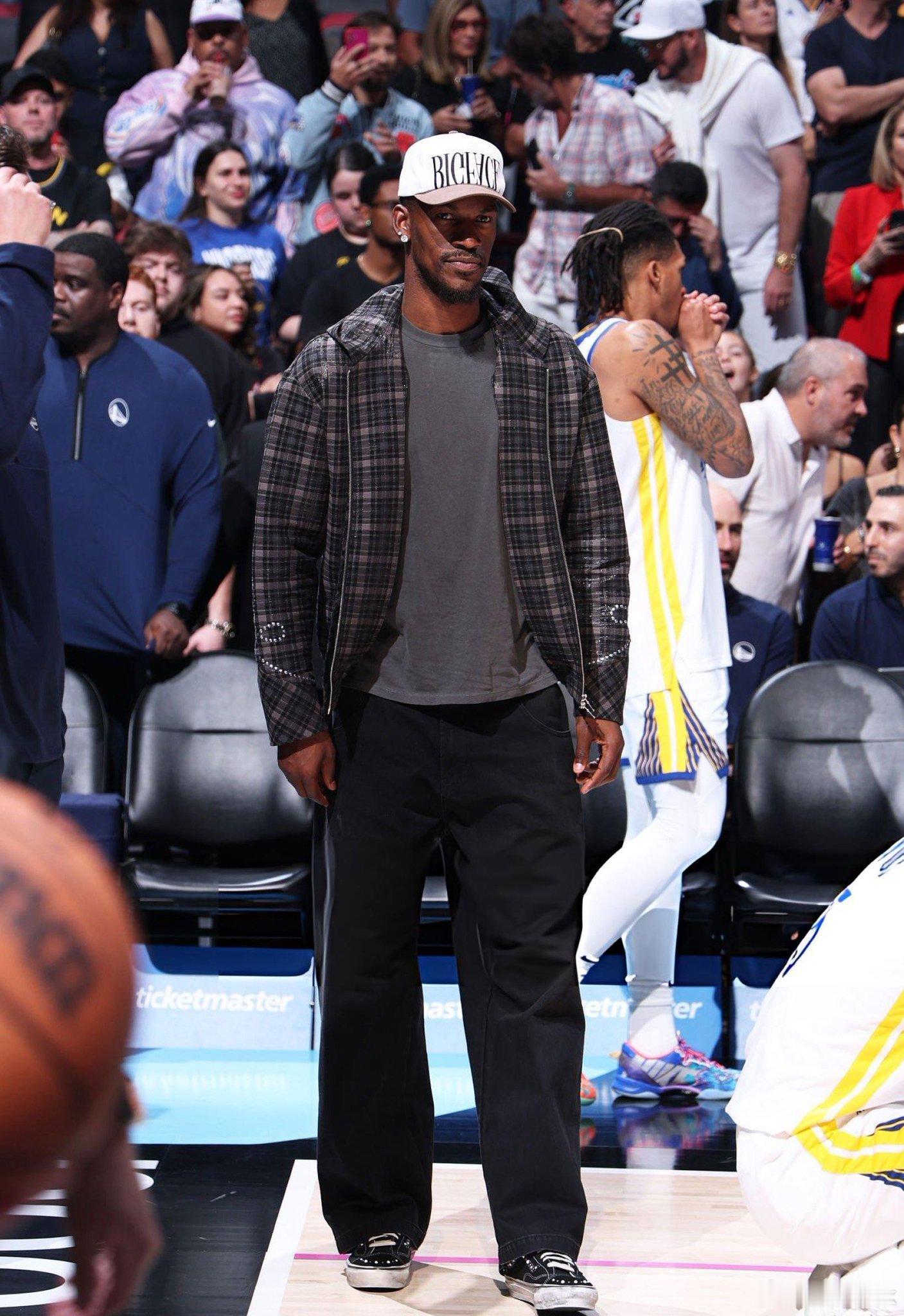 “我们曾相爱想到就心酸”