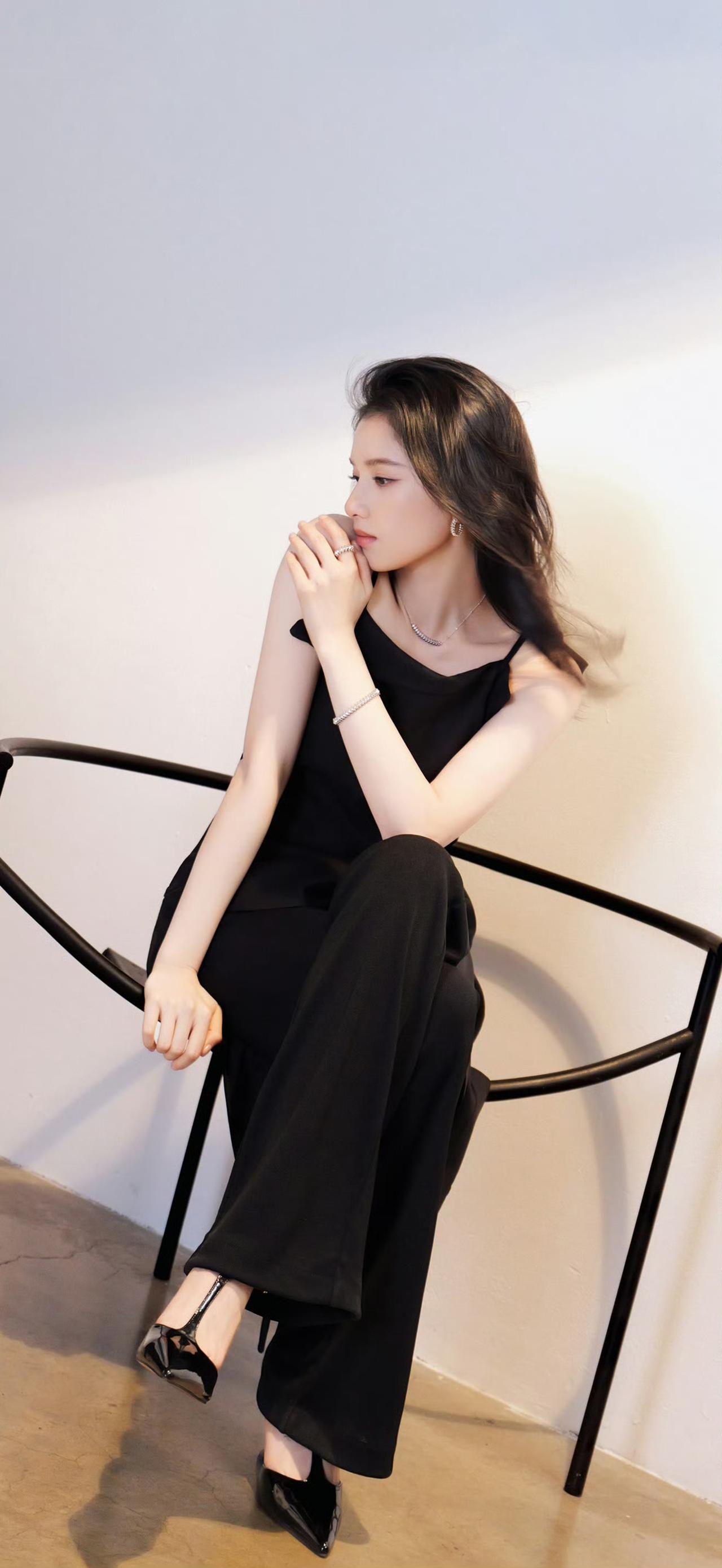 美女壁纸-第5851期-张婧仪