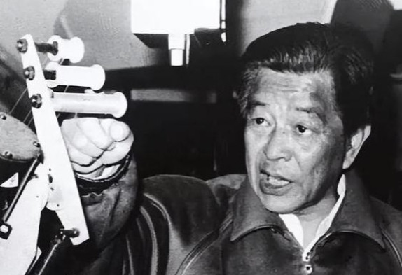90年代初，总理到玉溪烟厂考察，在得知褚时健要斥资46亿元建一座新工厂后，总理询