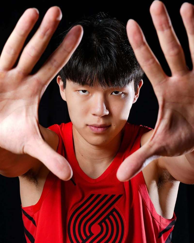 来了！杨瀚森NBA生涯首秀成绩单！！！[并不简单]——全场替补出战5分钟——只有