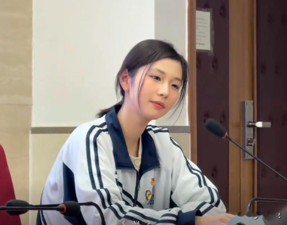 真没必要嘲笑！北京，一名职高女生自己在校参加活动的照片视频，本想着只是记录分享，