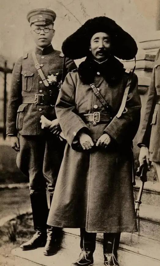 1918年，张作霖让韩麟春拿着50万大洋去上海买军火，他却管不住自己，全输掉了，