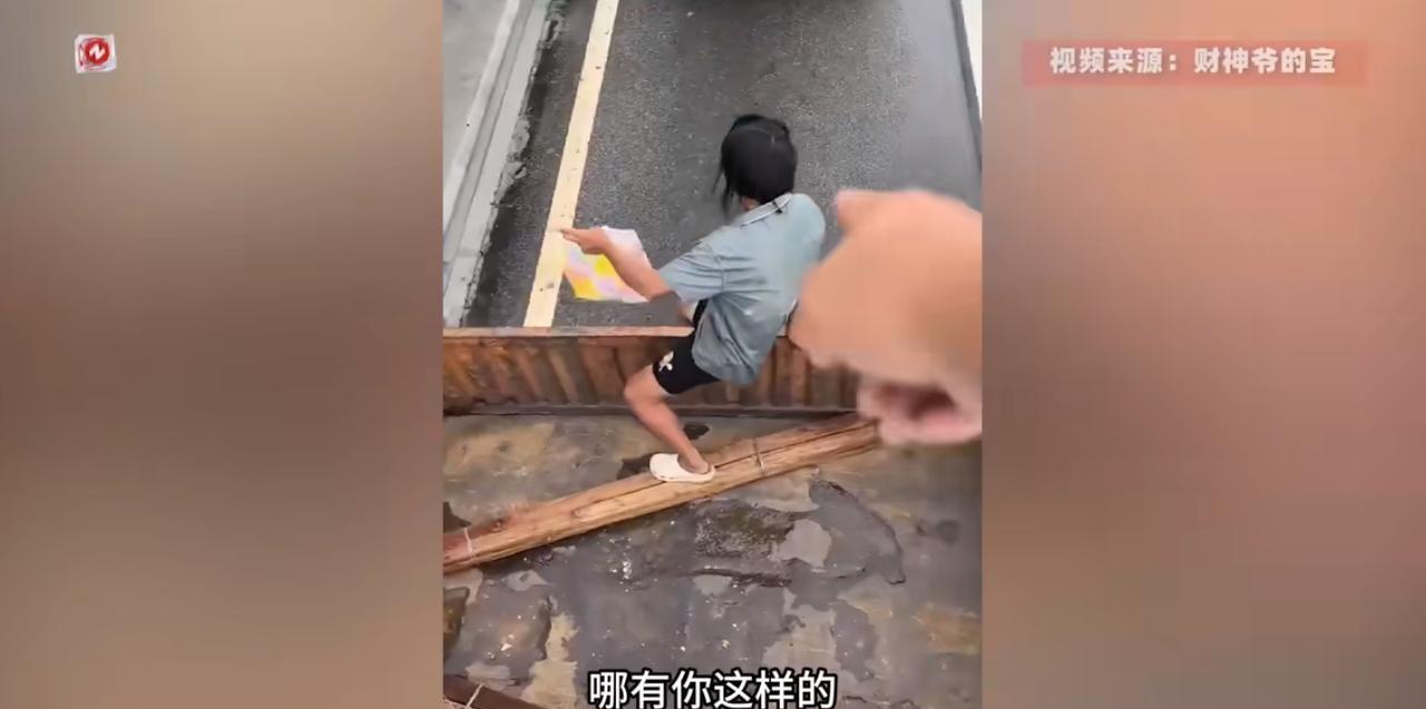 “防不胜防！”6月18日，云南，一位大货车司机在行驶时，因为等了一个红绿灯，结果