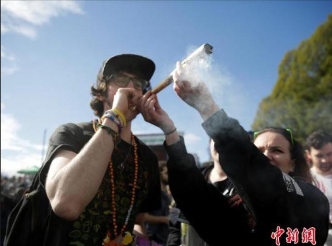 盖洛普民调：大麻吸食率17%创纪录，首次反超香烟，美国社会完成一场诡异的“毒瘾置