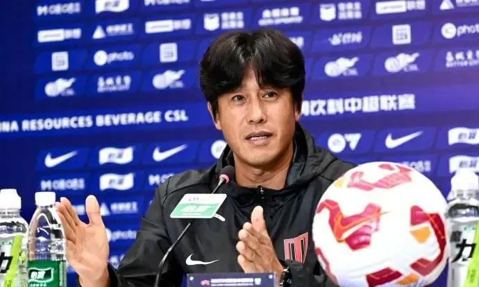 成都蓉城4:1战胜上海海港之后积分榜成功登顶，这个月他们踢的确实不错，在上个月出