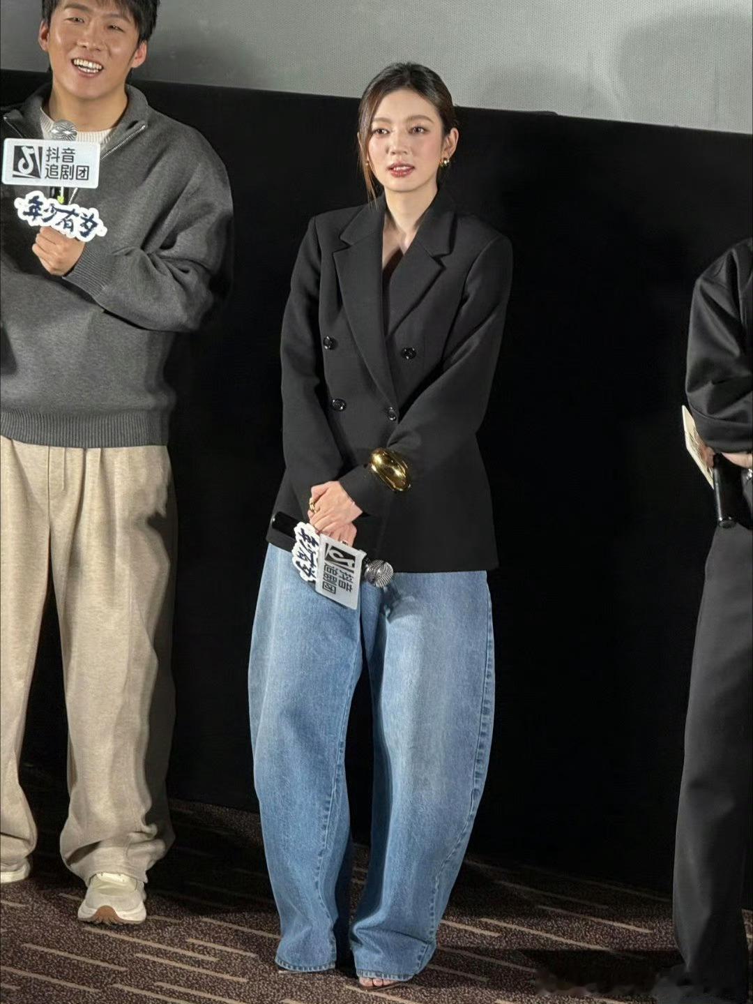 弯刀裤到底是谁在买啊，明星穿都不好看