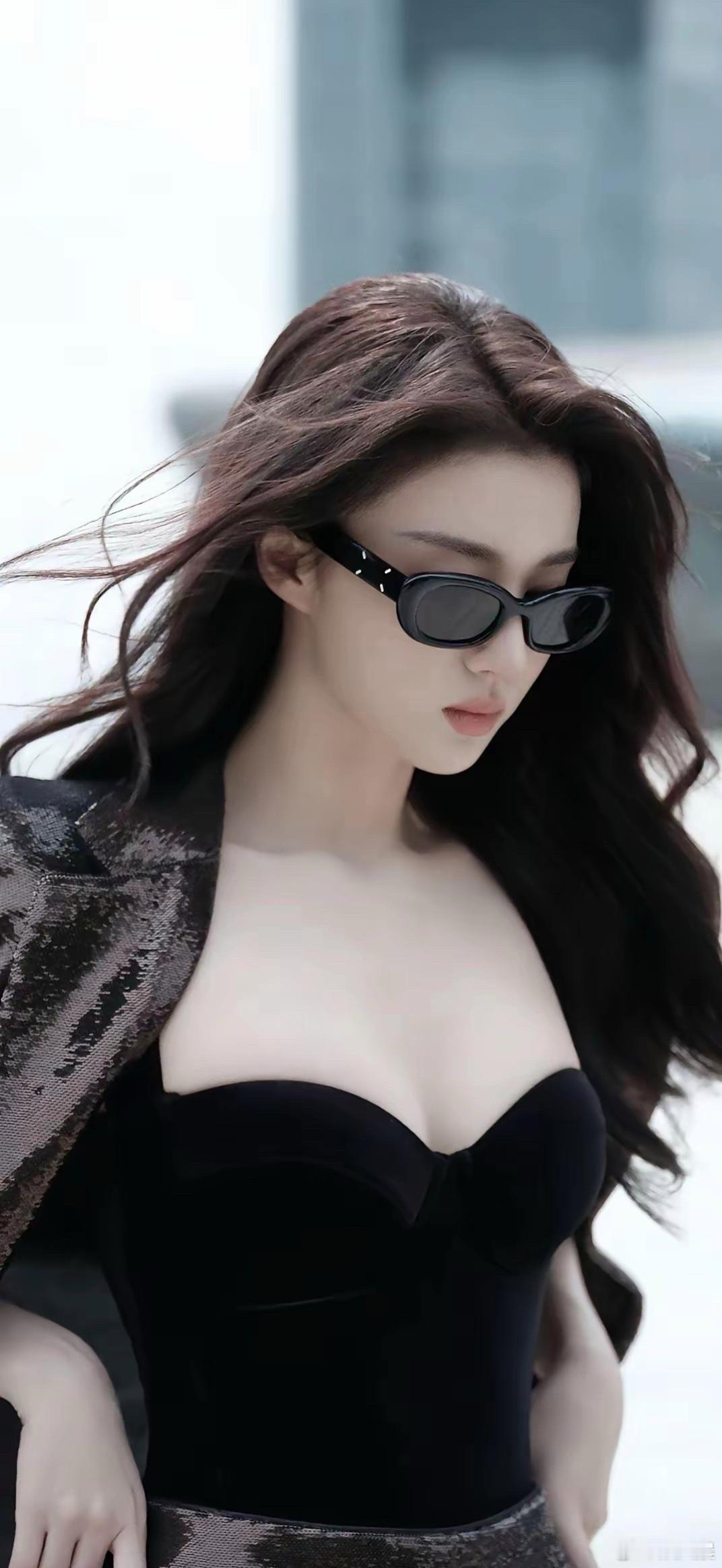 王楚然，颜值与气场双在线，又美又飒太吸睛！