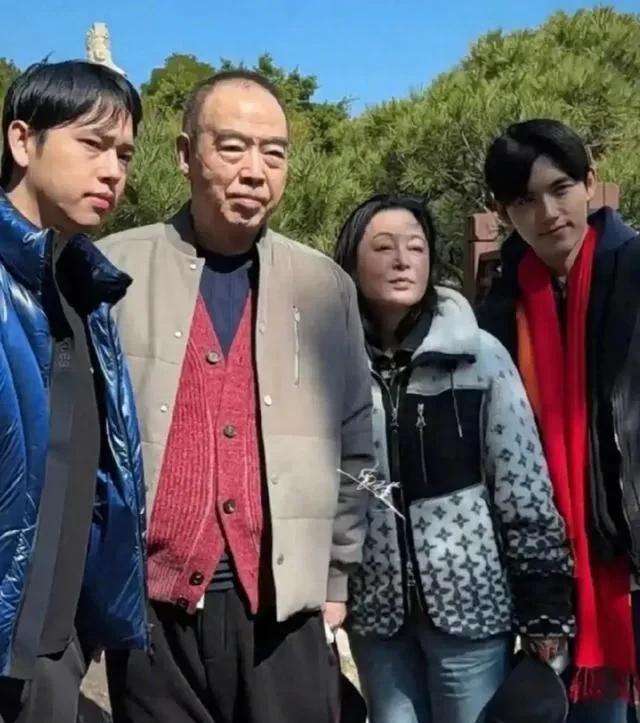 恩爱了29年，72岁的陈凯歌衰老萎缩，56岁的陈红正绚烂如花。两个儿子也长大成人