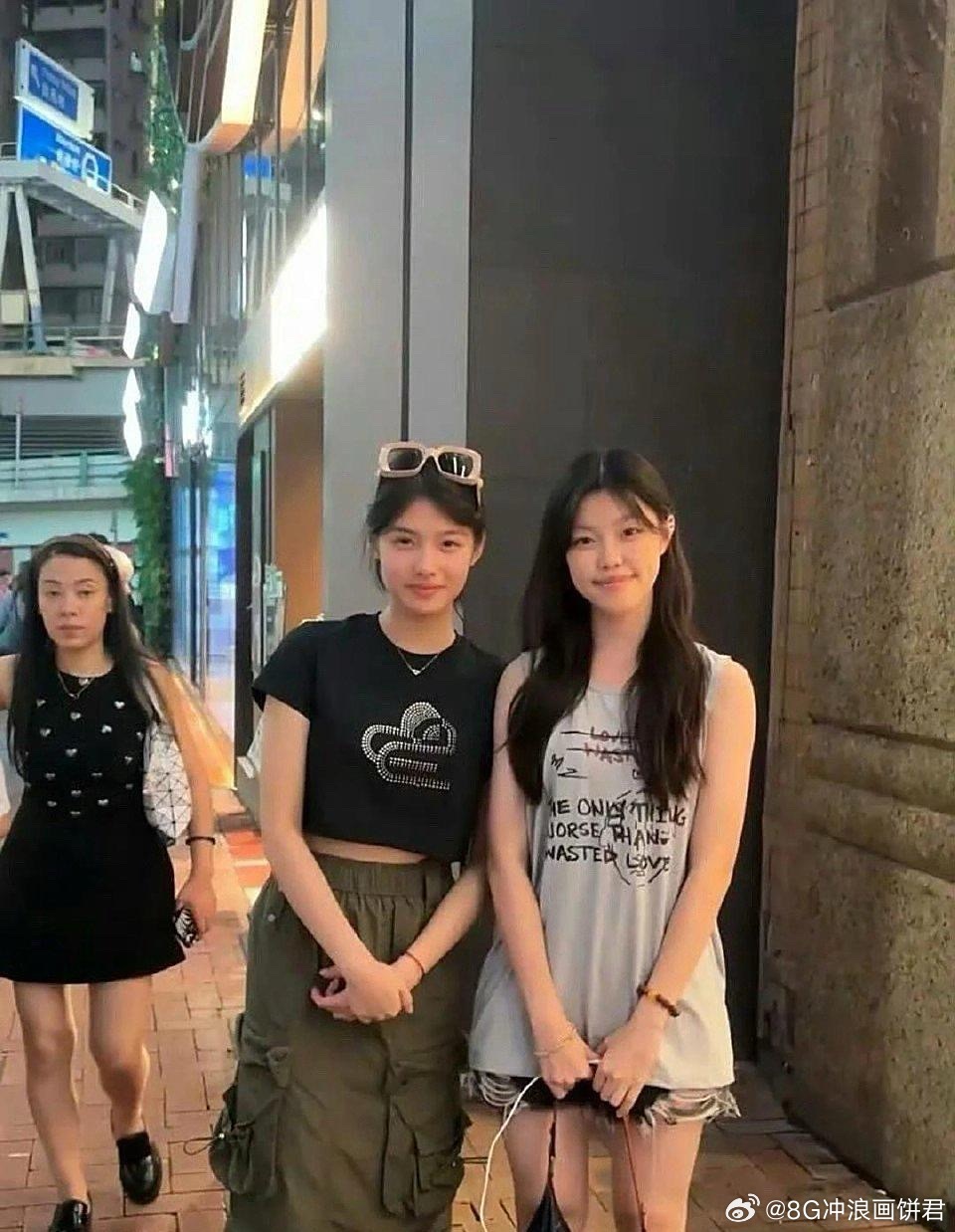 恕我直言，看这个照片，一时竟分不清谁是素人，谁是明星​​​