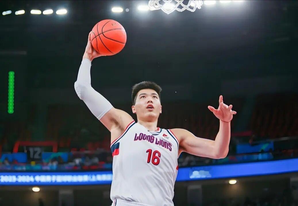 体系赋能 焦泊乔五号位价值得到释放焦泊乔坐稳球队首发五号位。来到新帅的战术