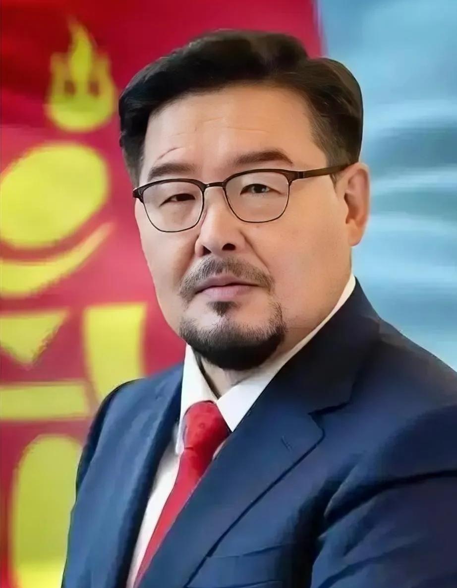 蒙古国总理赞丹沙塔尔辞职了，说白了就是蒙古国亲华派和亲西方派的斗争开始公开化，特