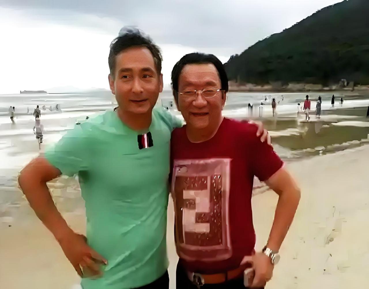 谢雷跑了几百公里去看侯耀华，他不但不领情，反而说，黄鼠狼给鸡拜年。谢雷说甭管你说