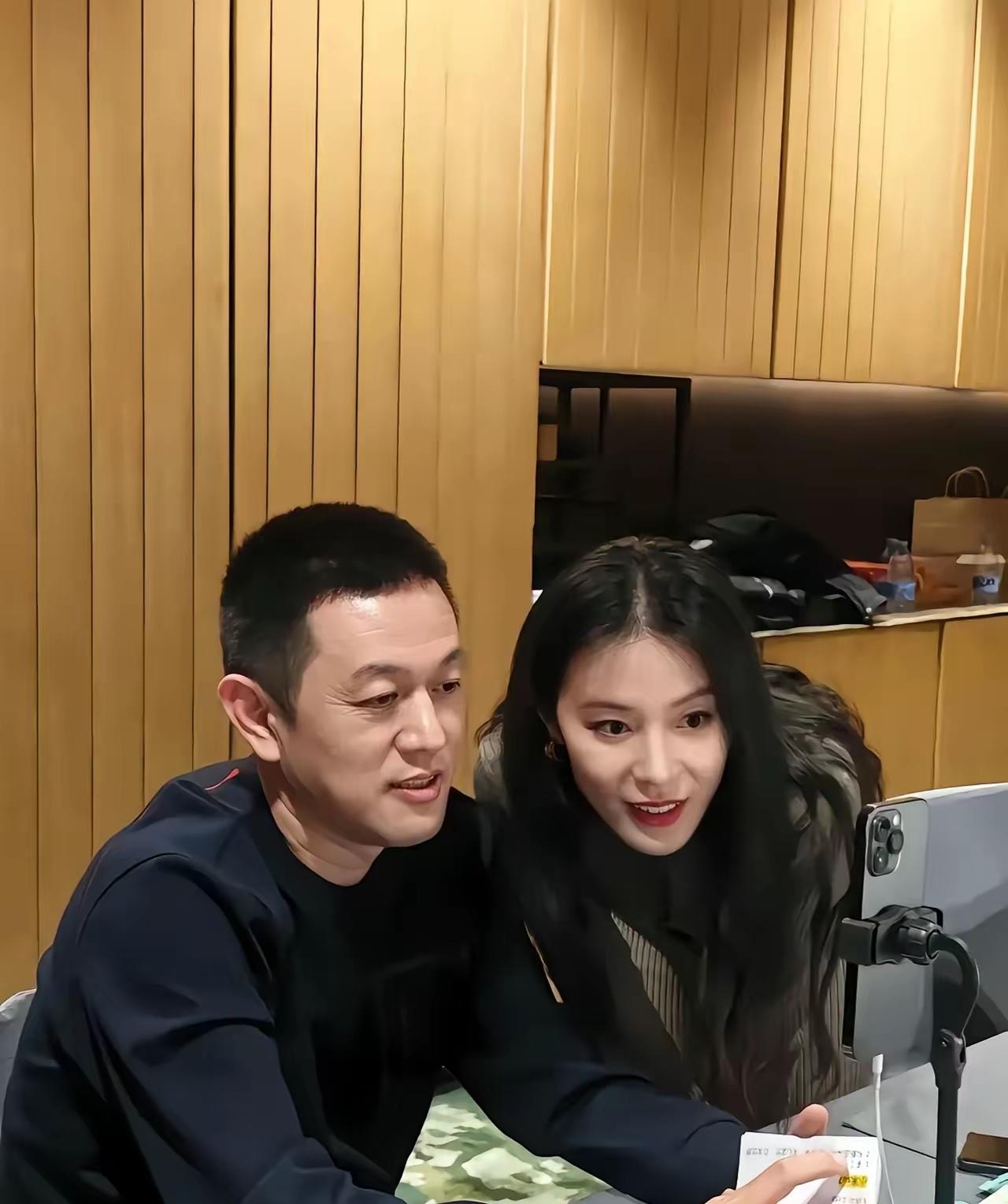 蔚来的老板娘，安徽人，长得高挑，气质佳。原来是电台主持人，和蔚来的CEO李斌两个