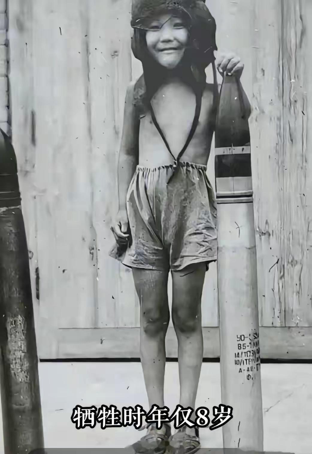 1949年，重庆。最小烈士“小萝卜头”，自幼囚于牢狱，八岁牺牲，他以稚嫩身躯点亮