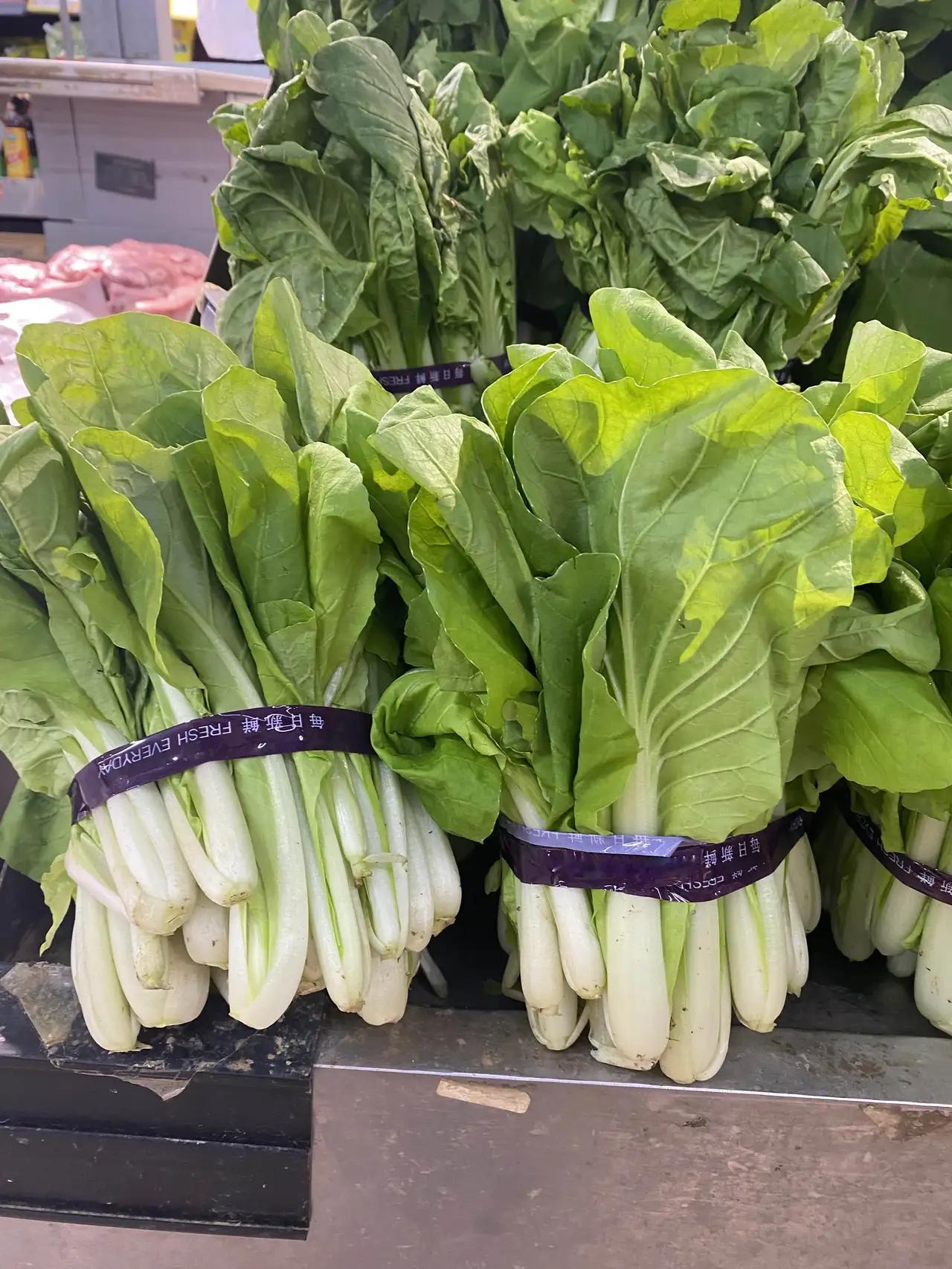 昨晚和一个学校食堂的老板吃饭,席间说到现在的青菜,他的话直接让我惊出一身冷汗!