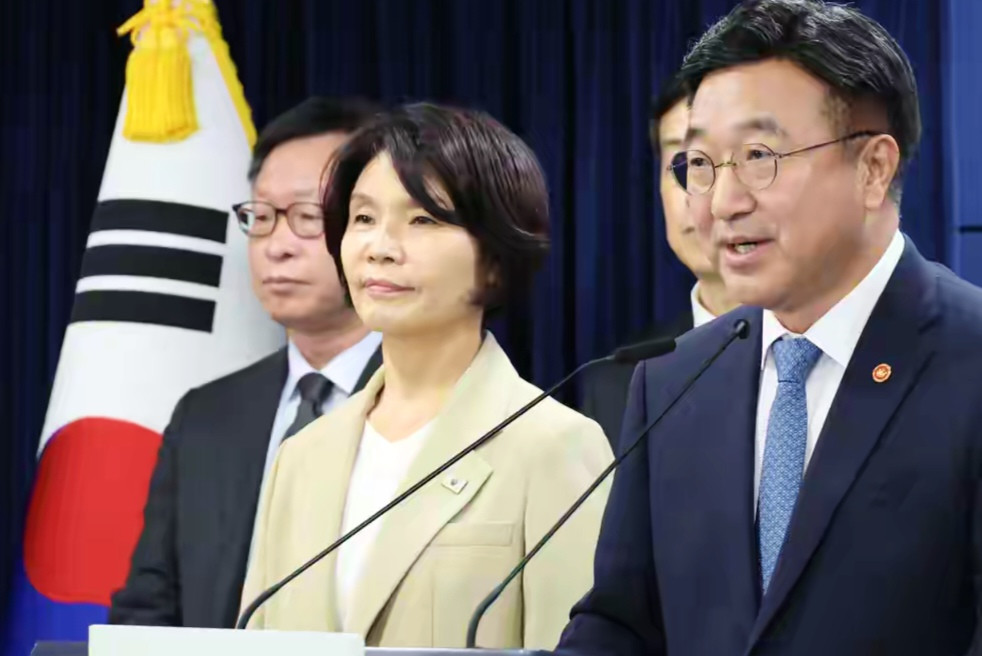 韩国政府大洗牌：检察厅没了，新设两大部门！韩国那边动静不小。7号这天，行政安全部长官尹昊重和执政党共