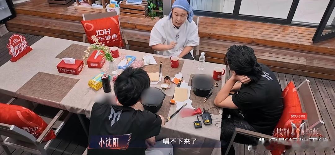《披荆斩棘》加更，小沈阳用自己小时候第一次上台，因为紧张忘词被观众轰下台的经历安