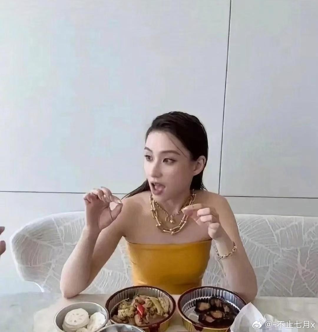 富二代何超莲的下午茶，贫穷真的限制了我们的想象