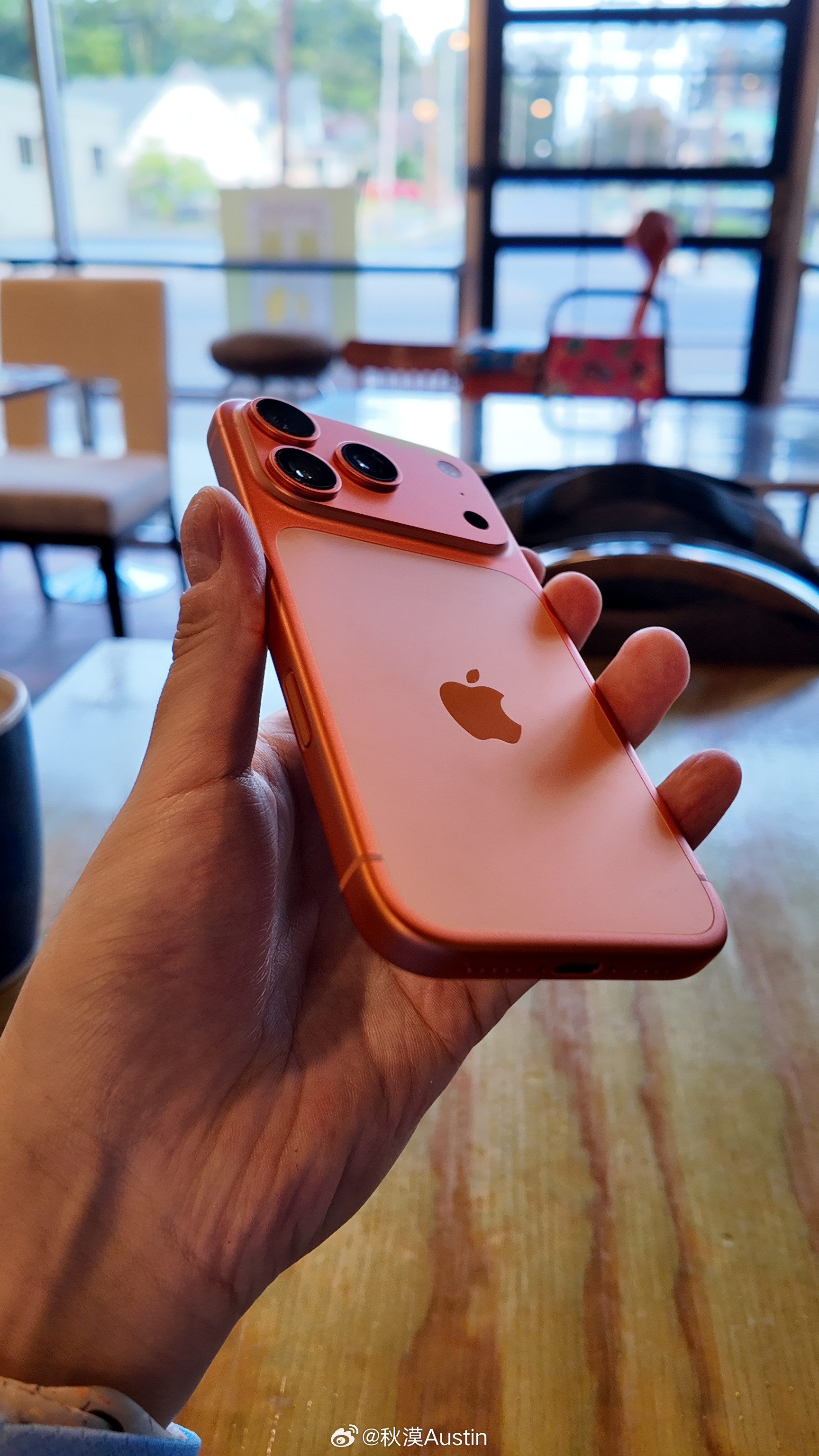 iPhone17Pro用更重更厚换来的性能续航提升需要时间来感受，但设计上我