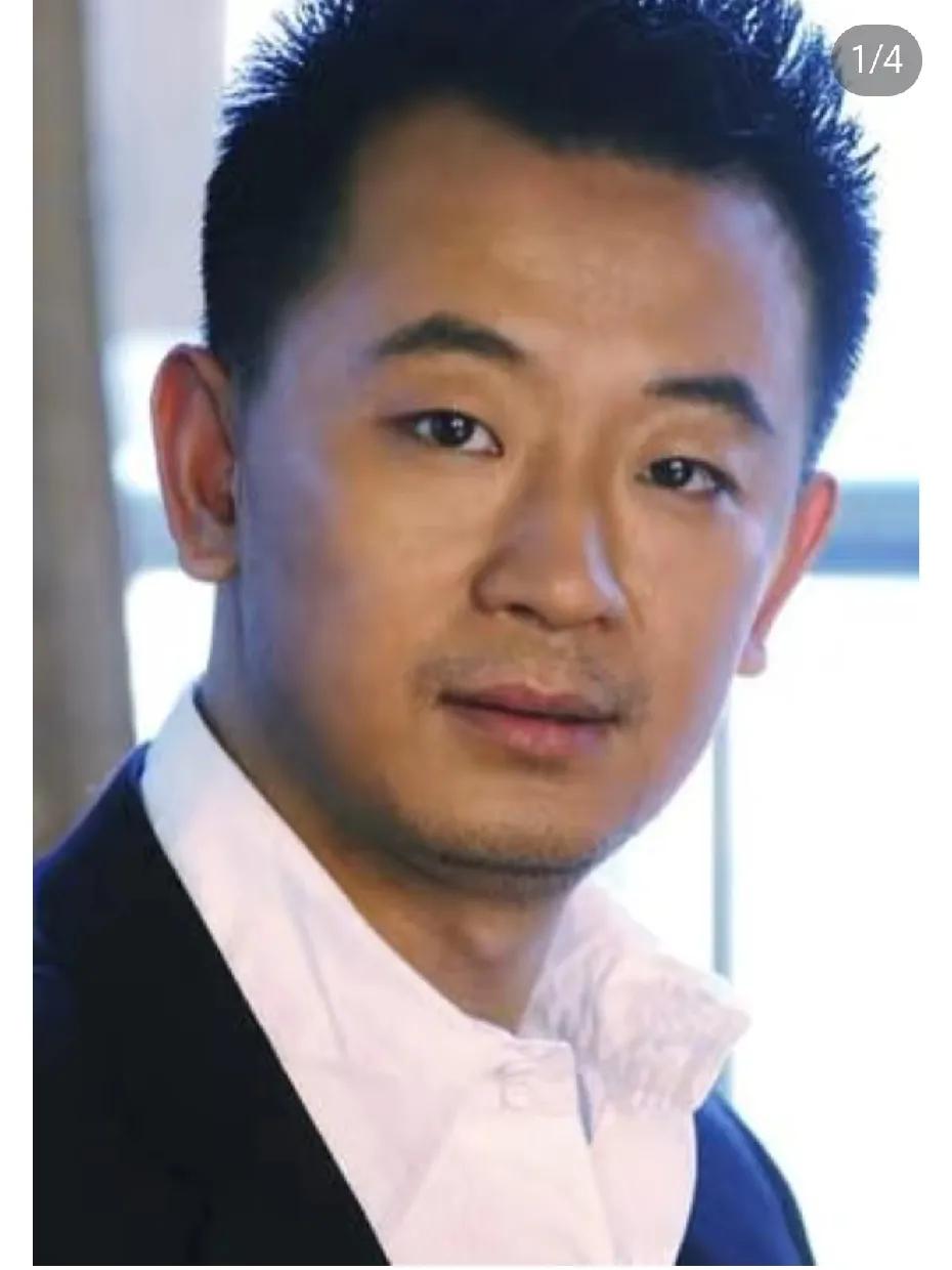 他被困在了38岁，那时候他是观众缘很好的男演员（黄晓明版上海滩+将军+猪八戒+笑