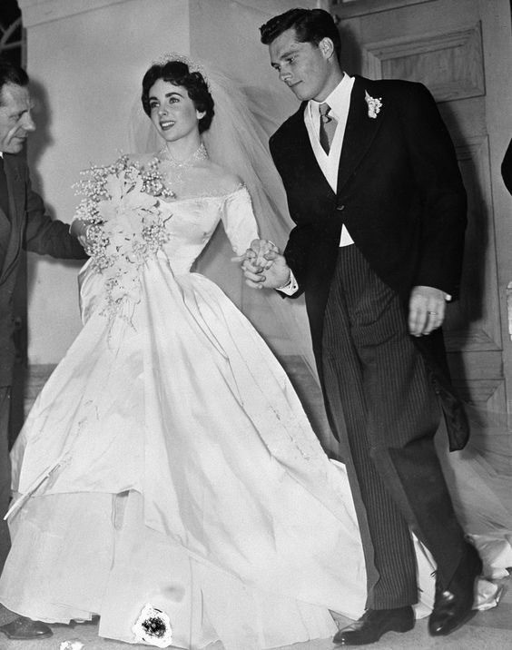 欧美八卦新闻，霉霉泰勒·斯威夫特婚纱细节曝光！她的婚纱将以好莱坞传奇伊丽莎白